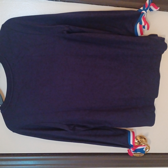 Crown & Ivy 3/4 sleeve top - Picture 2 of 5